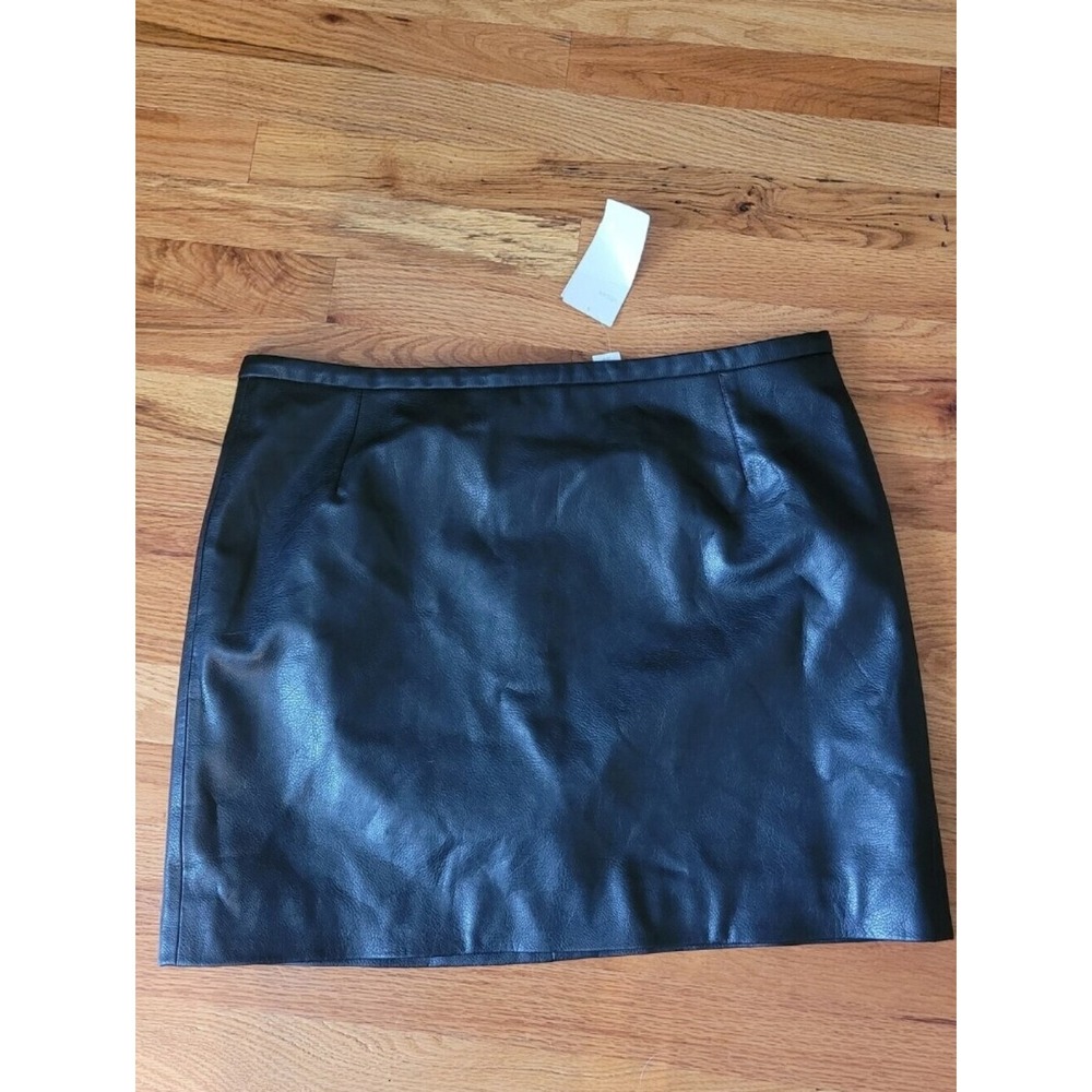 H&M Black Vegan Leather Mini Skirt Bimbo Core Biker Core Y2k Mobwife
